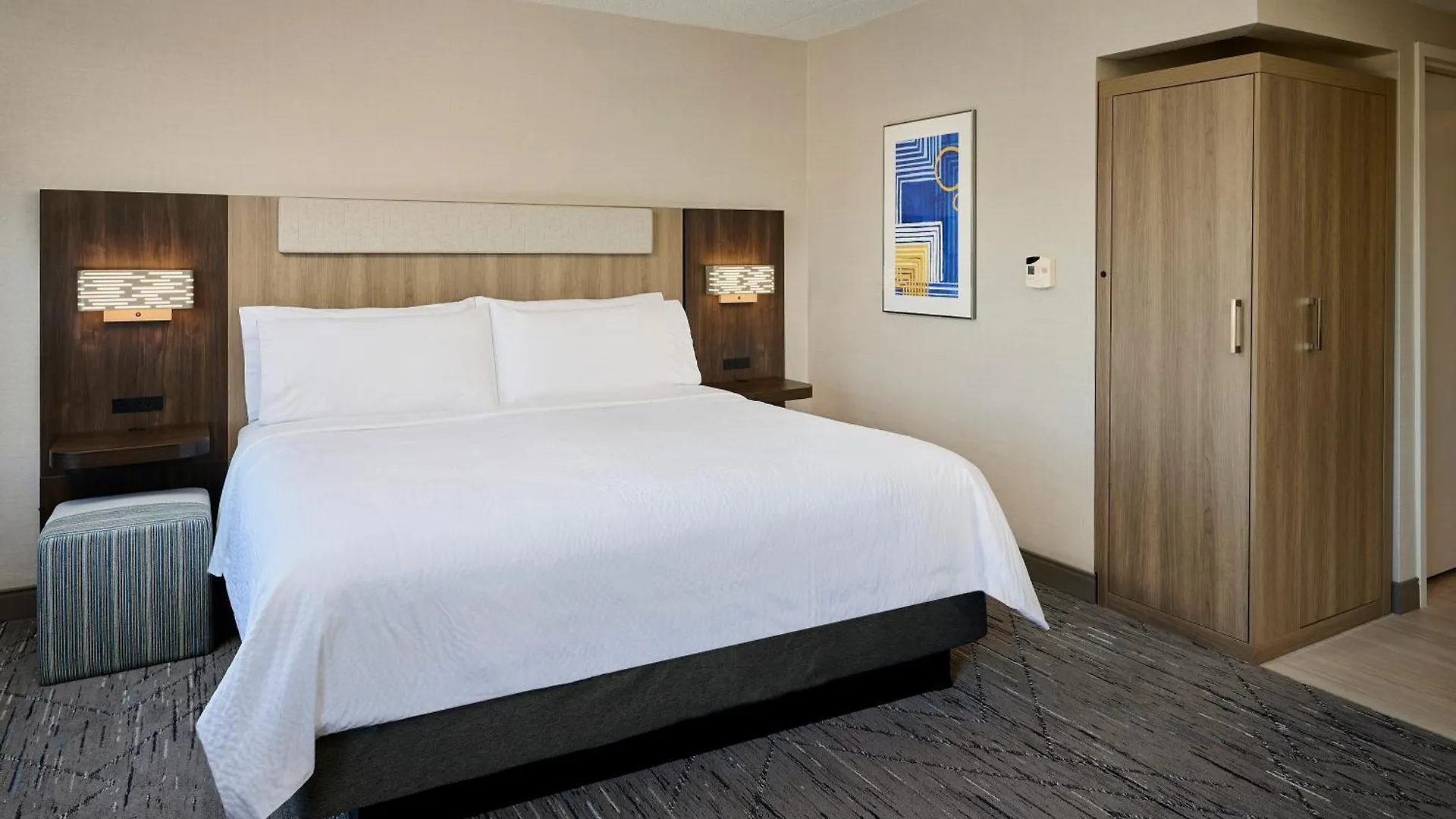 Holiday Inn Express & Suites Kitchener Southeast By Ihg 3*,