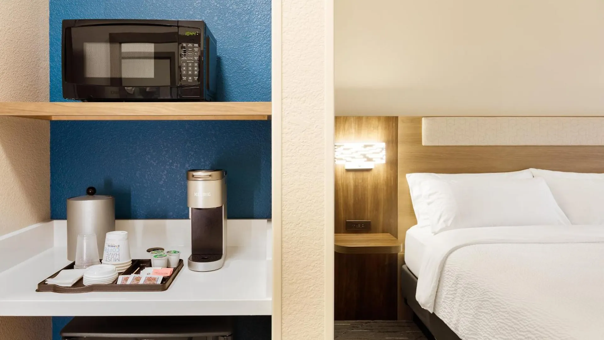 Holiday Inn Express & Suites Kitchener Southeast By Ihg 3*,  Canada