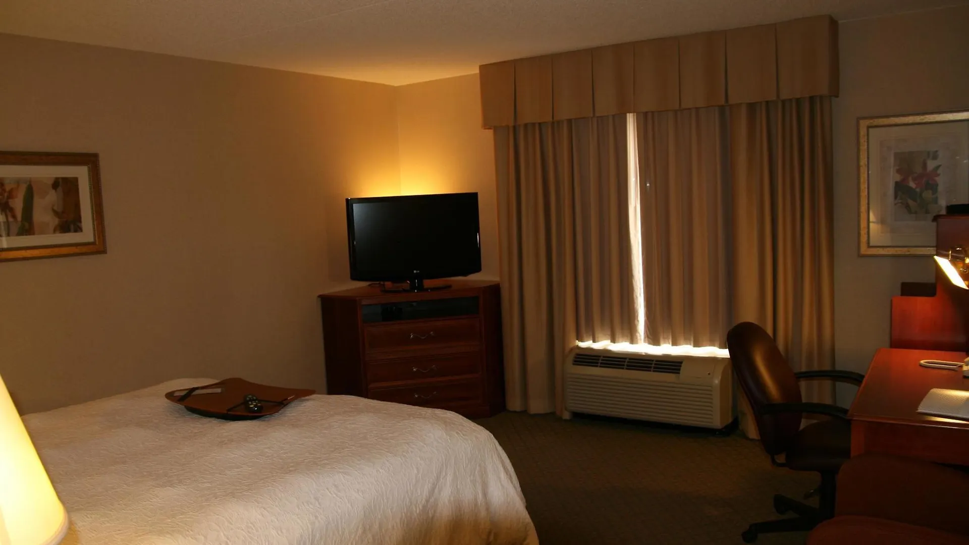 Holiday Inn Express & Suites Kitchener Southeast By Ihg 3*,
